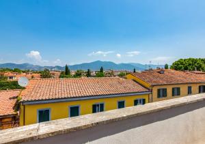 En generel udsigt til bjerge eller udsigt til bjerge taget fra lejligheden