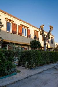Το κτήριο όπου στεγάζεται  η παραθεριστική κατοικία