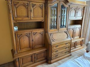 ルーマンにあるApartament S 43の大きな木造キャビネット +10枚の写真