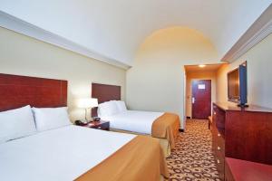 Holiday Inn Express & Suites Macon - I-475 by IHG客房内的一张或多张床位