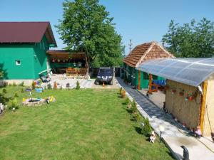a model of a farm with buildings and a yard at Cabana Vanatorului in Centru