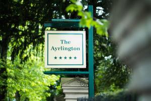 The Ayrlington Guesthouse في باث: لافته مكتوب عليها حق اللجوء