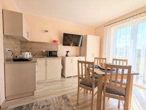 O bucătărie sau chicinetă la Apartament Laura +12 fotografii