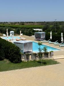 The swimming pool at or close to Le scuderie 1