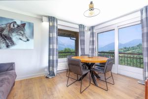 Nespecifikovaný výhled na hory nebo výhled na hory při pohledu z apartmánu