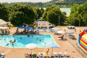 Galeriebild der Unterkunft Camping - Piscine - ccagfdb in Clairvaux-les-Lacs + 6 Fotos