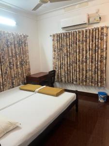 Φωτογραφία από το άλμπουμ του Krishna Gopuram Lodge σε Guruvayur +1 φωτογραφίες