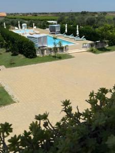 The swimming pool at or close to Le scuderie 1