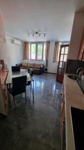A kitchen or kitchenette at Darling Apartman