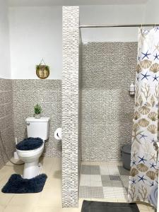 Koupelna v ubytování Stay n Sparkle + 13 fotografií