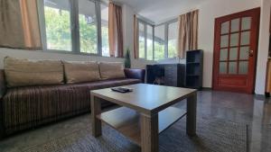 A seating area at Darling Apartman
