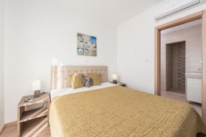 Katil atau katil-katil dalam bilik di Luxury Escape with Swimming Pool & Modern Design