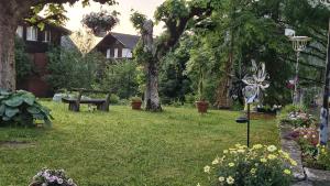A garden outside Apartment with great view at Residence Brunner