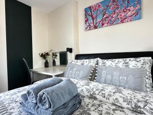 Voodi või voodid majutusasutuse Seaside APT with Harbour View toas