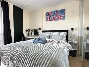 Voodi või voodid majutusasutuse Seaside APT with Harbour View toas