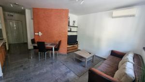 A seating area at Darling Apartman