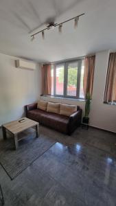 A seating area at Darling Apartman