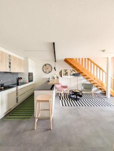 Imagen de la galería de Spacieux duplex avec accès direct au bains, en Saillon