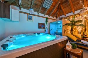 Fotografia z galérie ubytovania Apartman u vili sa privatnim bazenom i privatnom wellness oazom v destinácii Varaždin