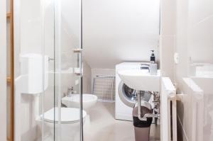 Ένα μπάνιο στο room with private bathroom Stella 1 +2 φωτογραφίες