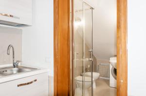 Ένα μπάνιο στο room with private bathroom Stella 1