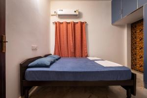Ένα ή περισσότερα κρεβάτια σε δωμάτιο στο Meenakshi residency