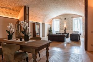 Posezení v ubytování Pavillon Apartments