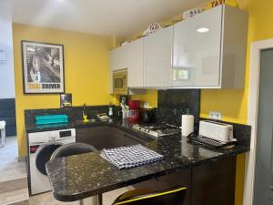 Kuchyň nebo kuchyňský kout v ubytování Apartamento Estudio Toni Rafol de Almunia LOCDENIA