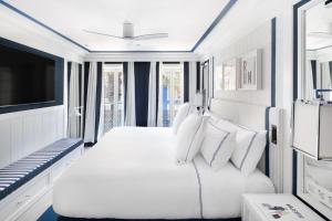 Postel nebo postele na pokoji v ubytování Hotel Mim Sotogrande Club Maritimo