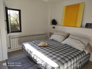 a bedroom with a bed with a hat on it at Cottage Playa Cabeiro in Porto do Son