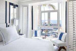 Postel nebo postele na pokoji v ubytování Hotel Mim Sotogrande Club Maritimo