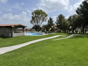 Бассейн в Casa Virreyes - Rancho Las Puertas или поблизости