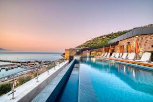 Bazén v ubytování Numa Port Hotel nebo v jeho okolí