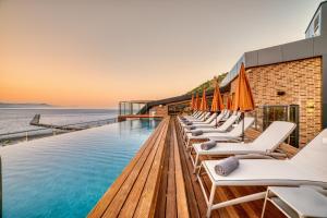 Bazén v ubytování Numa Port Hotel nebo v jeho okolí