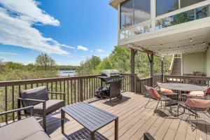 Balkón nebo terasa v ubytování Game Room! Lake-View Gem 7 Mi to Camelback Slopes