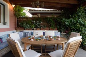 Posedenie v ubytovaní Beach Villa Blue by PosarelliVillas