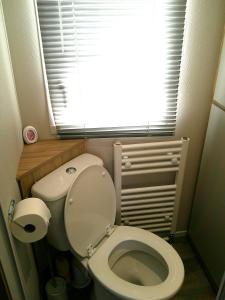 Φωτογραφία από το άλμπουμ του Kings Ashington 6 Berth Central Heated Enclosed Veranda σε Chapel Saint Leonards