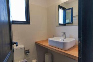 Ένα μπάνιο στο Agelos Studios +38 φωτογραφίες