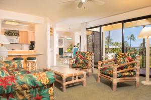 Et opholdsområde på Wyndham Kauai Beach 2BR Villa with Resort Access
