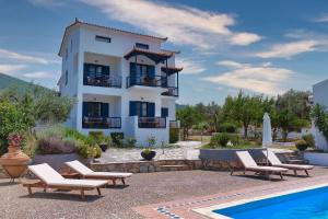 Γενική θέα στο βουνό ή θέα στο βουνό από  αυτό το ξενοδοχείο διαμερισμάτων