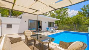 Bazén v ubytování Eco Villa Tamarra nebo v jeho okolí