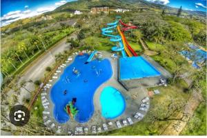 an aerial view of a water park at Ape da Deisi Termas in Gravatal