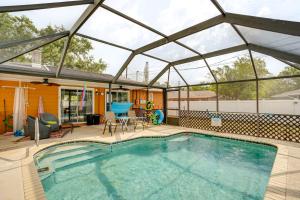Πισίνα στο ή κοντά στο 2 Mi to Riverwalk Gem with Private Pool and Yard!