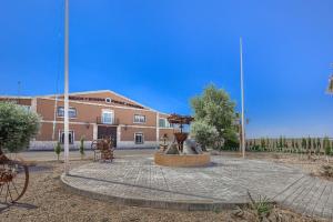 a courtyard with a fountain in front of a building at Hotel Finca Biazu in Ocaña