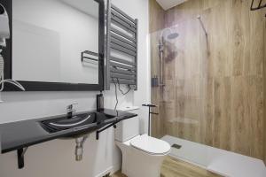 a bathroom with a sink and a toilet and a shower at Hotel Finca Biazu in Ocaña +53 photos