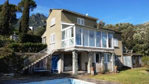 Bygningen som villaen ligger i