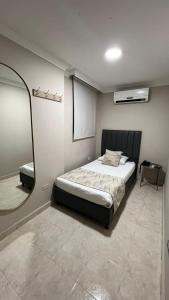 a bedroom with a bed and a mirror at Hotel Fontamar 72 in Barranquilla