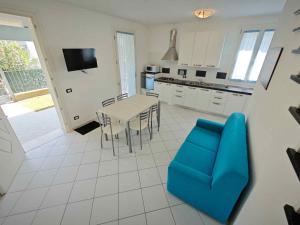 Η κουζίνα ή μικρή κουζίνα στο Holiday Homes in Rosolina Mare 25014 +20 φωτογραφίες