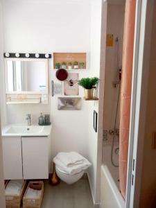 a small bathroom with a toilet and a sink at Les copains d'amour in Guérande