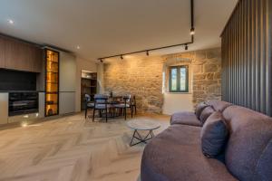 a living room with a couch and a table at Levanat Iž in Veli Iž